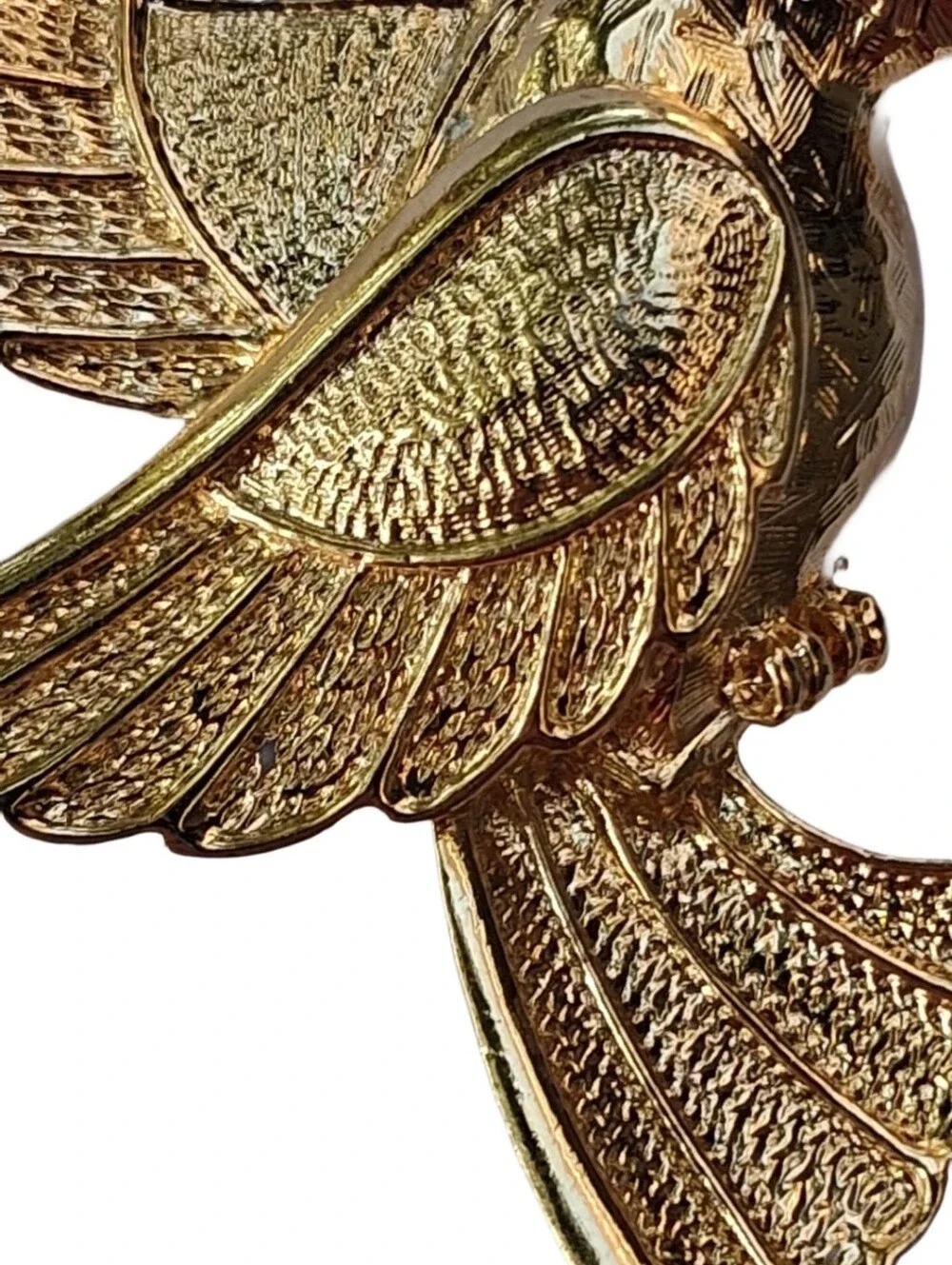 1990 Avon Golden Hummingbird Brooch Textured Gold Tone Ruby Red Rhinestone Eye